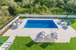 Bazen u objektu Apartments Very Good Life ili u blizini