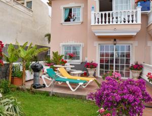 Ogród w obiekcie Apartamentos Los Delfines