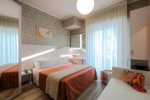A bed or beds in a room at Hotel Ombretta Mare