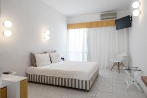 Кровать или кровати в номере Alkistis Beach Hotel - Adults Only