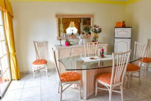Kuchnia lub aneks kuchenny w obiekcie Apartamentos Los Delfines