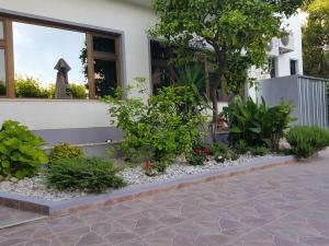Vonkajšia záhrada v ubytovaní Guesthouse Varnica