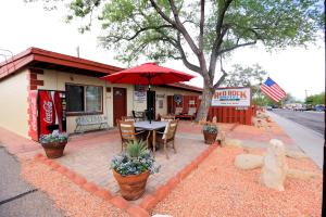 a restaurant with a table and chairs and an umbrella at Red Rock Motel in Page