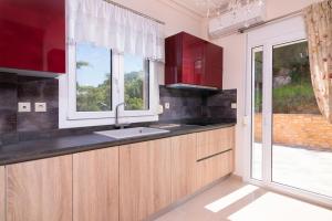 A kitchen or kitchenette at Villa Sunset