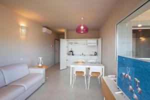 Domu Simius Life Style Hotel的厨房或小厨房