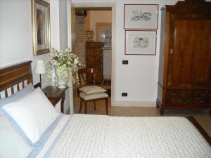 A bed or beds in a room at Locanda Bellavista