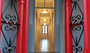 a hallway with red and white doors and a corridor at Hostel A Casa da Árvore in Faro