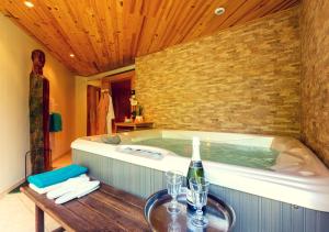 Fotografie z fotogalerie ubytování SAUNA - JACUZZI - 100% PRIVÉ - L'ESTANTADA v destinaci Linxe + 36 fotografií