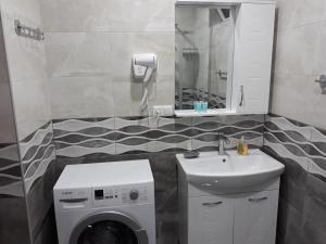 A bathroom at Kazbegi Guide