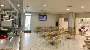 Lobby o reception area sa Hotel El Emigrante