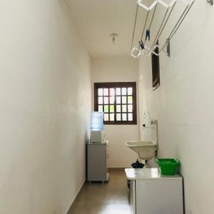 a bathroom with a toilet and a sink in a room at Apartamento 02 no Vivendas do Serrano em Lençóis in Lençóis