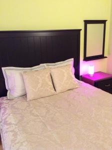 a bed with a black headboard and white pillows at Apartment Lisbon Airport in Lisbon