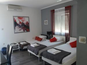 Posteľ alebo postele v izbe v ubytovaní Apartments Benic