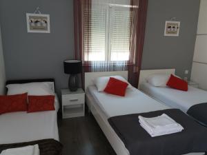 Posteľ alebo postele v izbe v ubytovaní Apartments Benic
