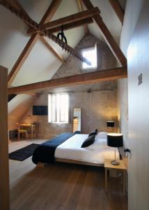 'S Hertogenmolens Hotel tesisinde bir odada yatak veya yataklar
