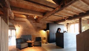 a woman standing at a counter in a room at 'S Hertogenmolens Hotel in Aarschot