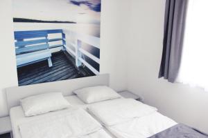 Postel nebo postele na pokoji v ubytování Nowe Apartamenty Puck