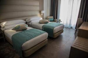 Ein Bett oder Betten in einem Zimmer der Unterkunft AZ Hôtels Zephyr