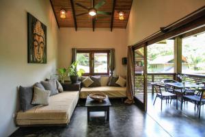 a living room with a couch and a table at Lua Villas in Santa Teresa Beach