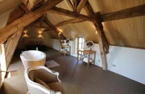 a room with a chair in a attic at Domaine de la Fouardière in Mulsans