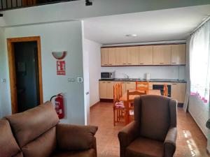 a living room and kitchen with a couch and a table at Magina Dream La Guardia Turismo Rural in La Guardia de Jaén