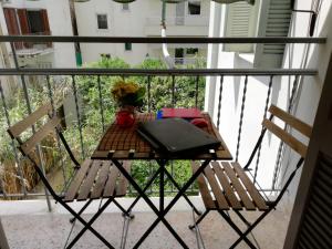 En balkong eller terrasse på Wonderful Apartment in central Athens