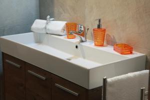 Fotografie z fotogalerie ubytování "Villetta Eromina" v destinaci Torre Suda + 39 fotografií