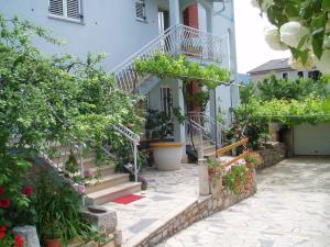 Κήπος έξω από το Apartment Orbanić Cres