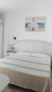 En eller flere senge i et værelse på Castello Di Tavolara