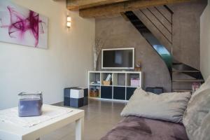 a living room with a couch and a tv at Cap sur Pen ar Valy à Plougoulm in Plougoulm