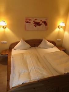 Een bed of bedden in een kamer bij hotel zentlinde
