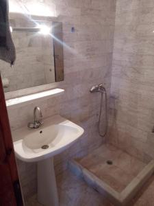 Koupelna v ubytování Hotel Dougas
