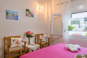 Кровать или кровати в номере Erofili's House cozy sea and valley panoramic view apartment