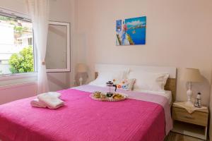 Кровать или кровати в номере Erofili's House cozy sea and valley panoramic view apartment
