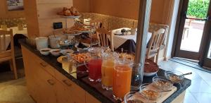 Makanan di atau berdekatan hotel