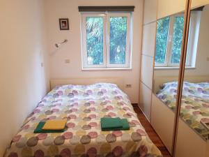 Posteľ alebo postele v izbe v ubytovaní Sunny apartment 150 m from the sea