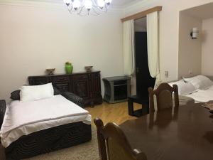 Postel nebo postele na pokoji v ubytování Guesthouse Zeinabi