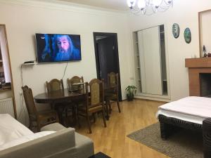 TV a/nebo společenská místnost v ubytování Guesthouse Zeinabi