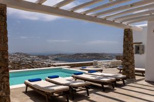 Bazén v ubytování Mykonos Divino nebo v jeho okolí