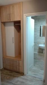 A bathroom at Baross apartman