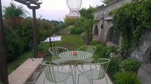 A garden outside Bed and Breakfast Posserle