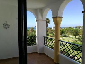a room with a balcony with a view of the ocean at Apartamento Atlanterra 1 línea con vistas in Zahara de los Atunes