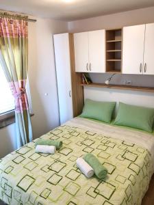 Ein Bett oder Betten in einem Zimmer der Unterkunft Apartments Galic