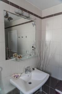 Ένα μπάνιο στο Villa Alexandra