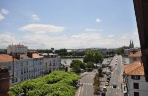 Vue générale sur Bayonne ou vue de la ville depuis l'hôtel