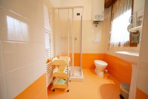 Phòng tắm tại Appartamenti Sottomarina Carla