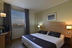 Postel nebo postele na pokoji v ubytování Tulip Inn Turin West Rivoli