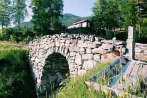 a stone wall with a stone bridge over it at Gjerdset Turistsenter in Isfjorden
