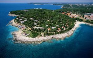 an island in the middle of the ocean at Apartman Sara in Pula