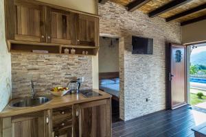 Kuchyň nebo kuchyňský kout v ubytování Eco Villas Merak